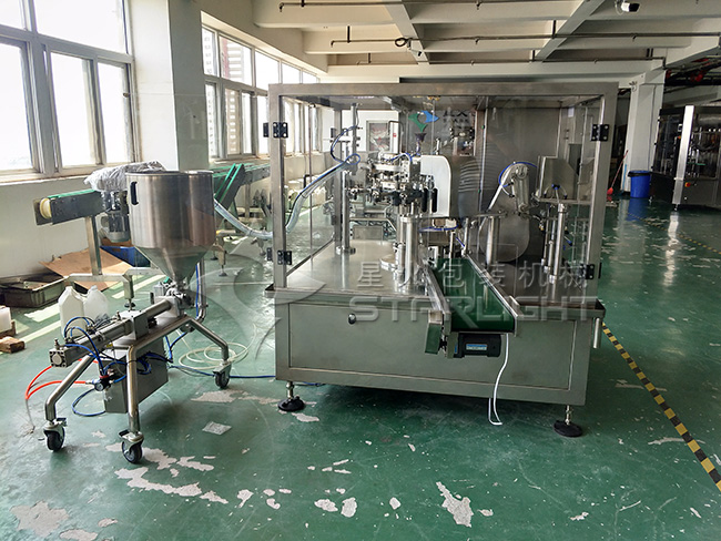 全自動調(diào)味醬包裝機(jī)廠房內(nèi)實(shí)拍展示